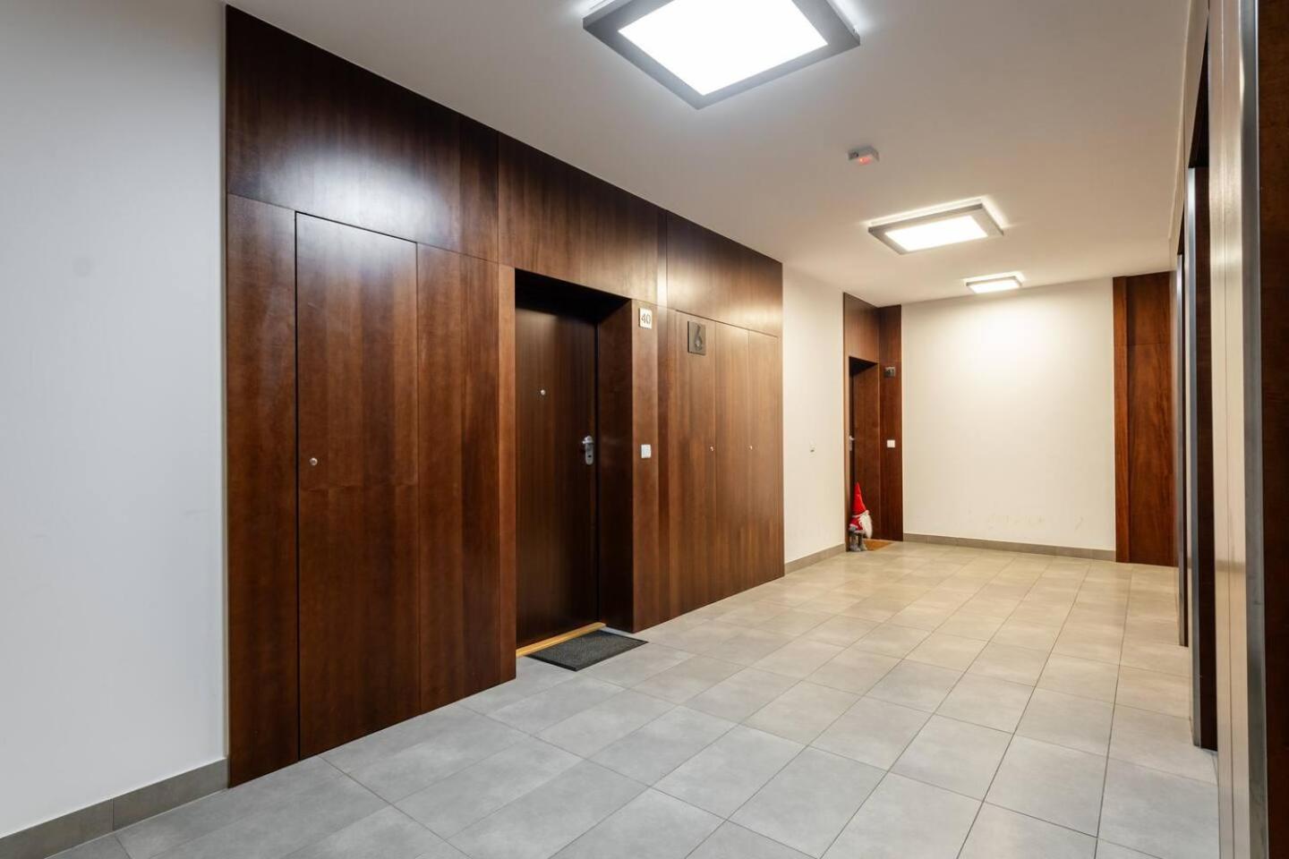 Sunlit Wola Business Center Leilighet